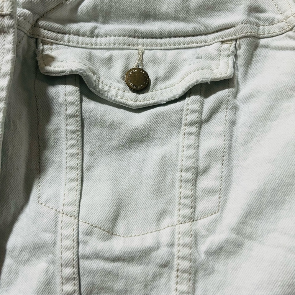 Universal Thread Women’s Distressed Ripped Denim White Vest Size XL Buttons - Picture 6 of 11